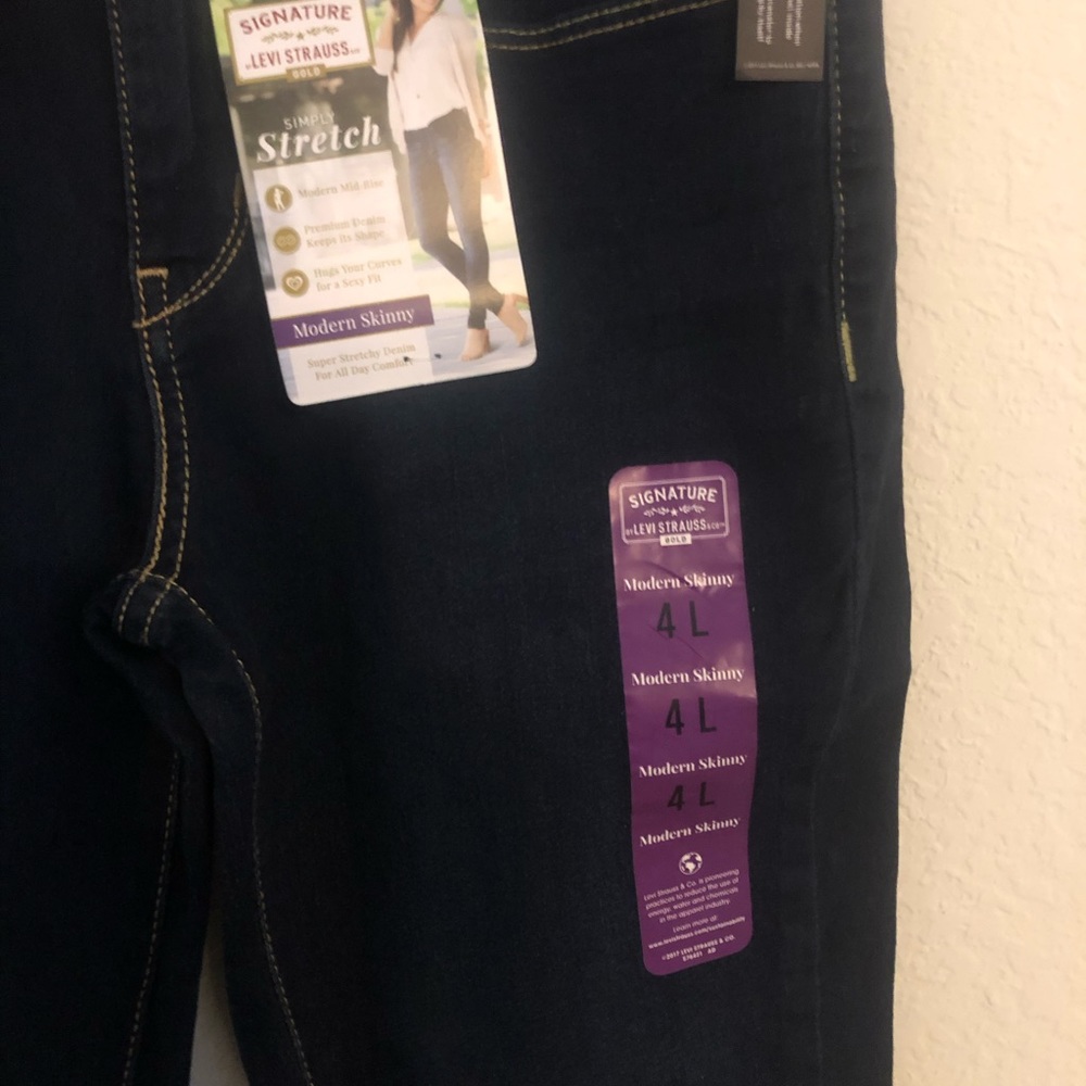 Levi Strauss stretchy jeans- NWT